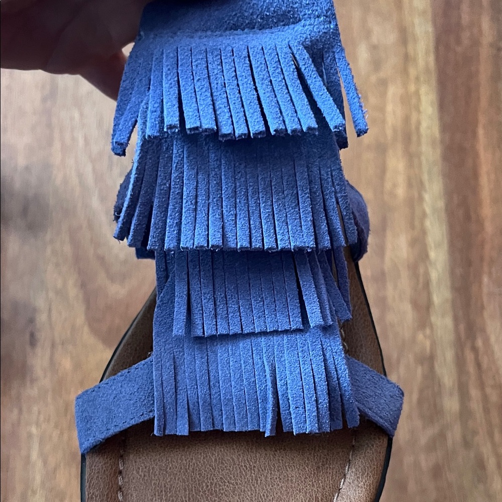 New Minnetonka Blue suede Fringe Sandals - Picture 14 of 15